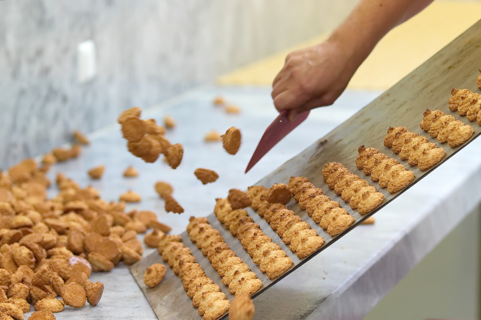 Kokosbusserln hergestellt mit echtem Honig - Süßes aus der Backstube ...