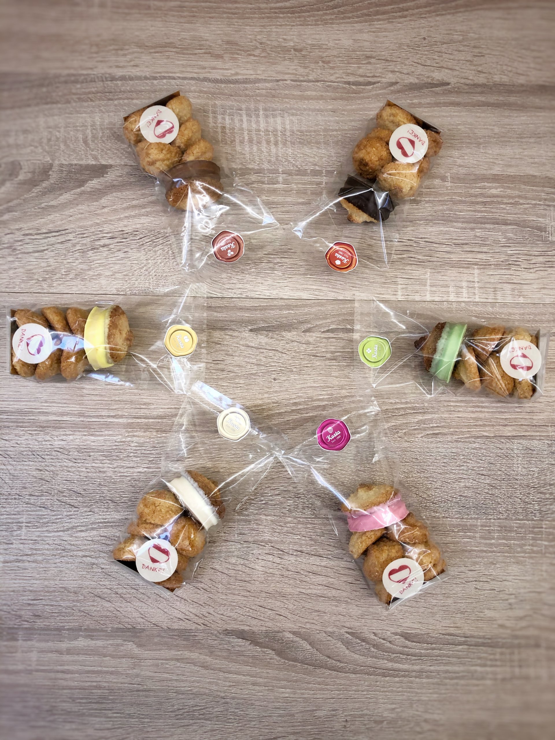 Foto 20.11.20, 14 42 09 Kokoskuppel mix Konditorei Kosta