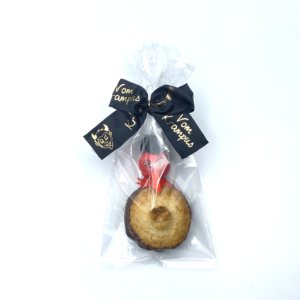 Kokoskuppel dekorariv verpackt schwarzer Schleife